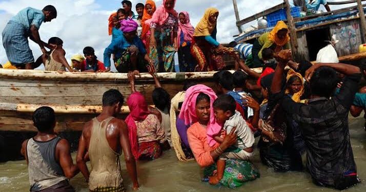 Dunia Bisu Melihat Pengungsi Rohingnya Terombang Ambing