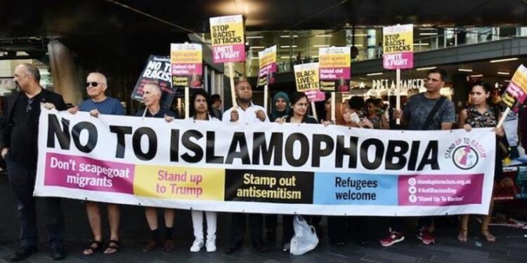 Memerangi Islamofobia dengan Dialog, Omong Kosong Apalagi?