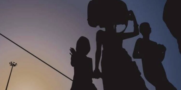 Paradoks Pekerja Migran, Ketika Tulang Rusuk Menjadi Tulang Punggung