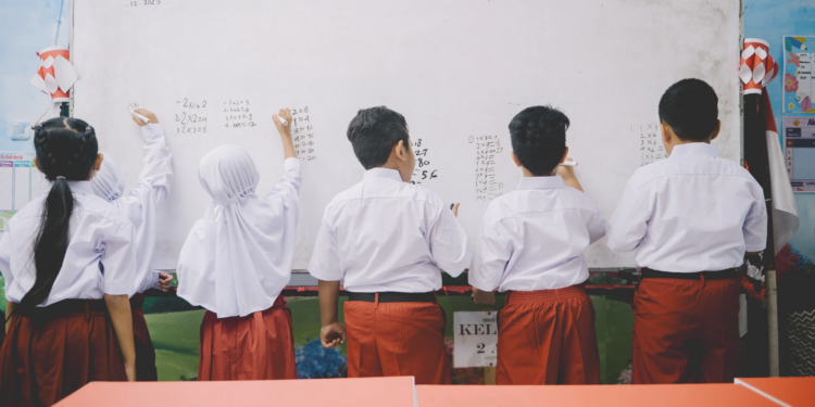 Pendidikan di Bawah Kapitalisme: Antara Komoditas dan Ketimpangan Akses