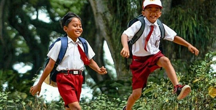 Sekolah Gratis? Bukan Ditolak, Ganti Sistemnya